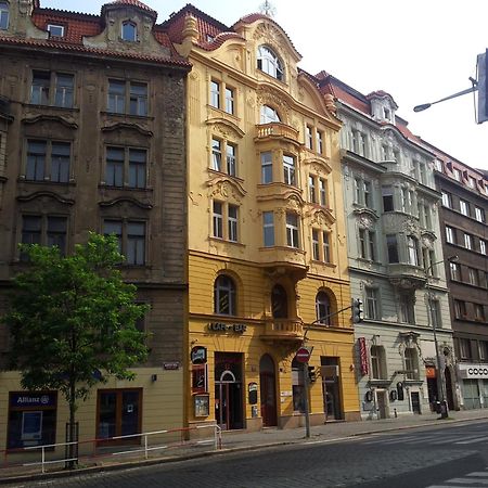 Onefam Miru Hostel Prague Exterior photo