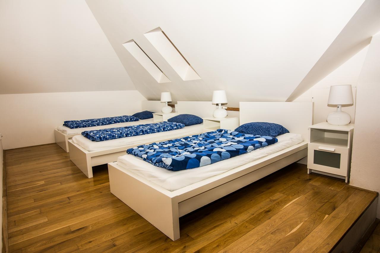 Onefam Miru Hostel Prague Exterior photo