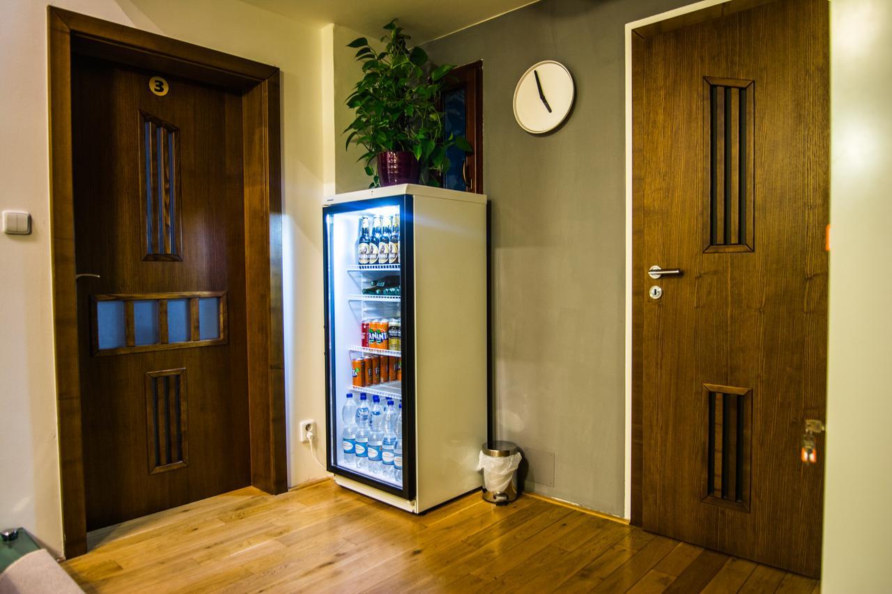 Onefam Miru Hostel Prague Exterior photo