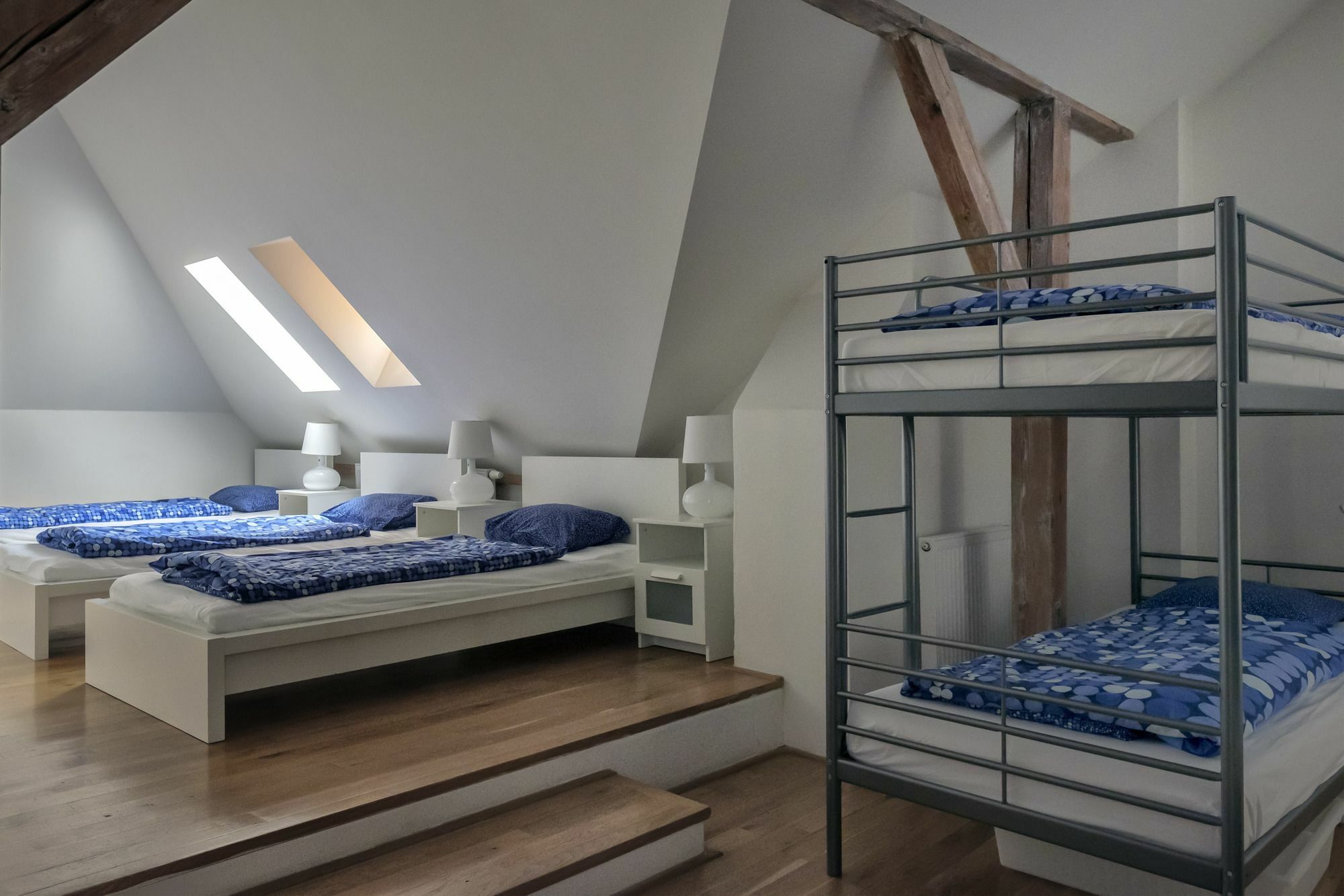 Onefam Miru Hostel Prague Exterior photo