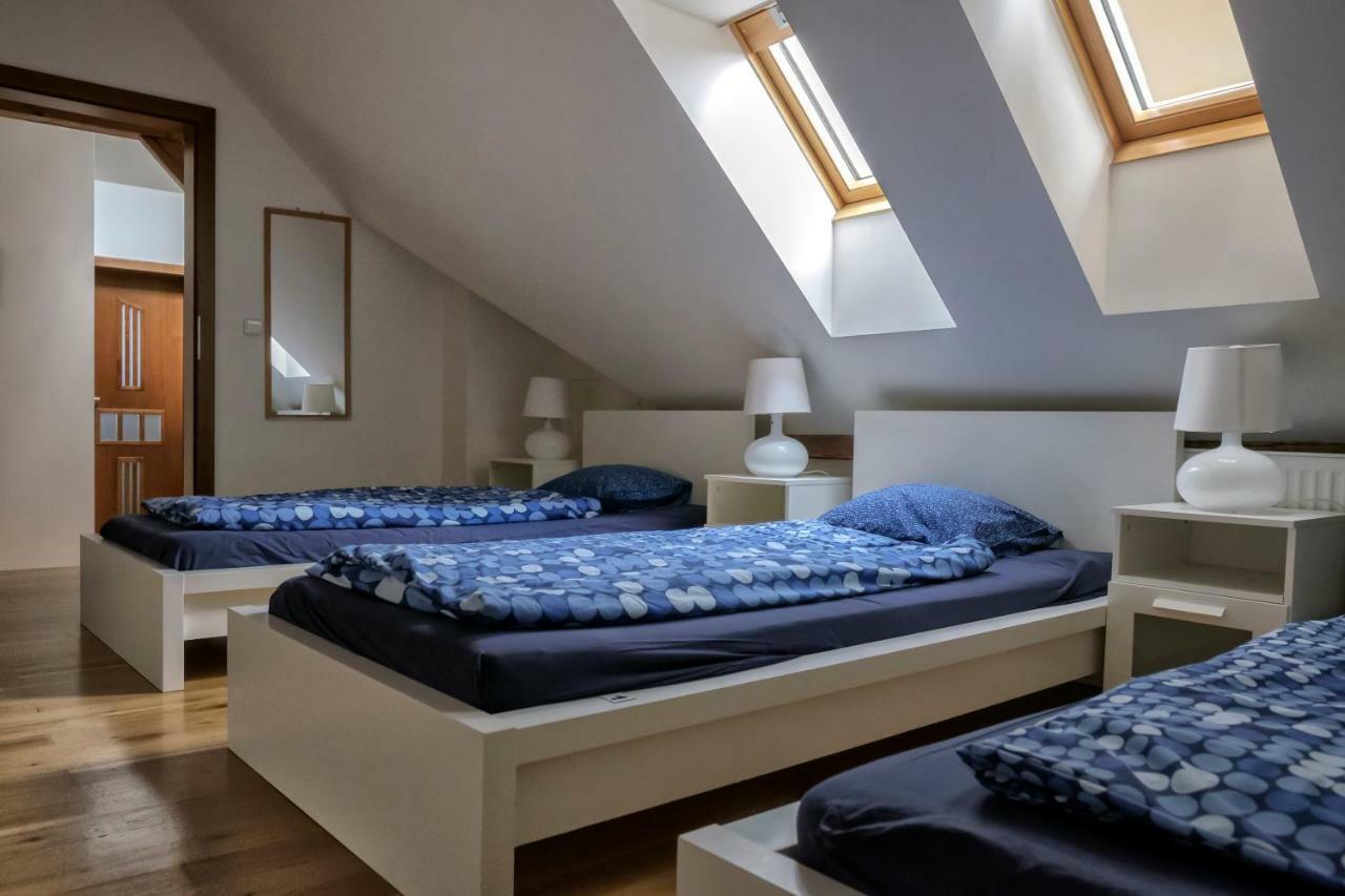 Onefam Miru Hostel Prague Exterior photo